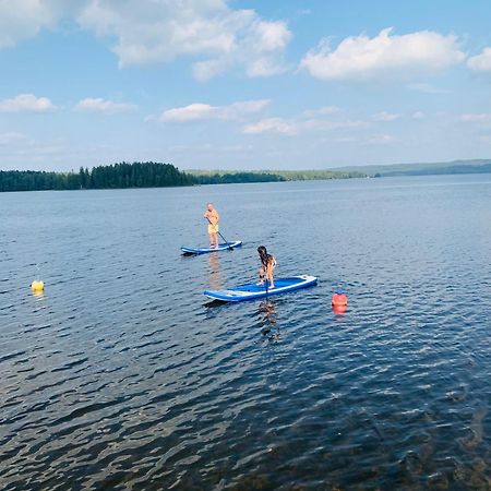 Sjoenaera Stuga Med Bat Och Bastu Ramkvilla Bagian luar foto
