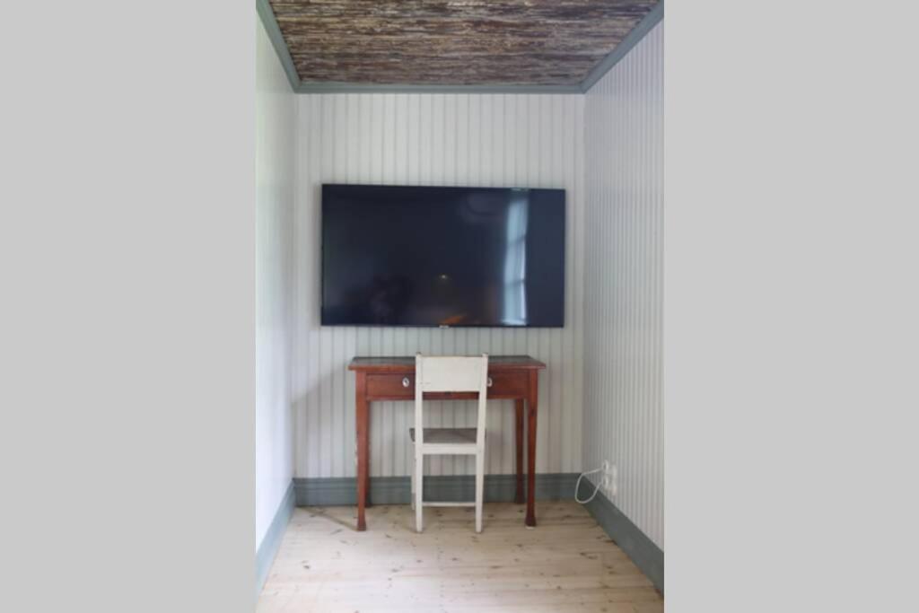 Sjoenaera Stuga Med Bat Och Bastu Ramkvilla Bagian luar foto