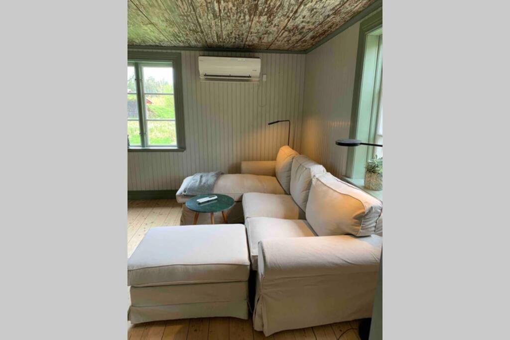 Sjoenaera Stuga Med Bat Och Bastu Ramkvilla Bagian luar foto