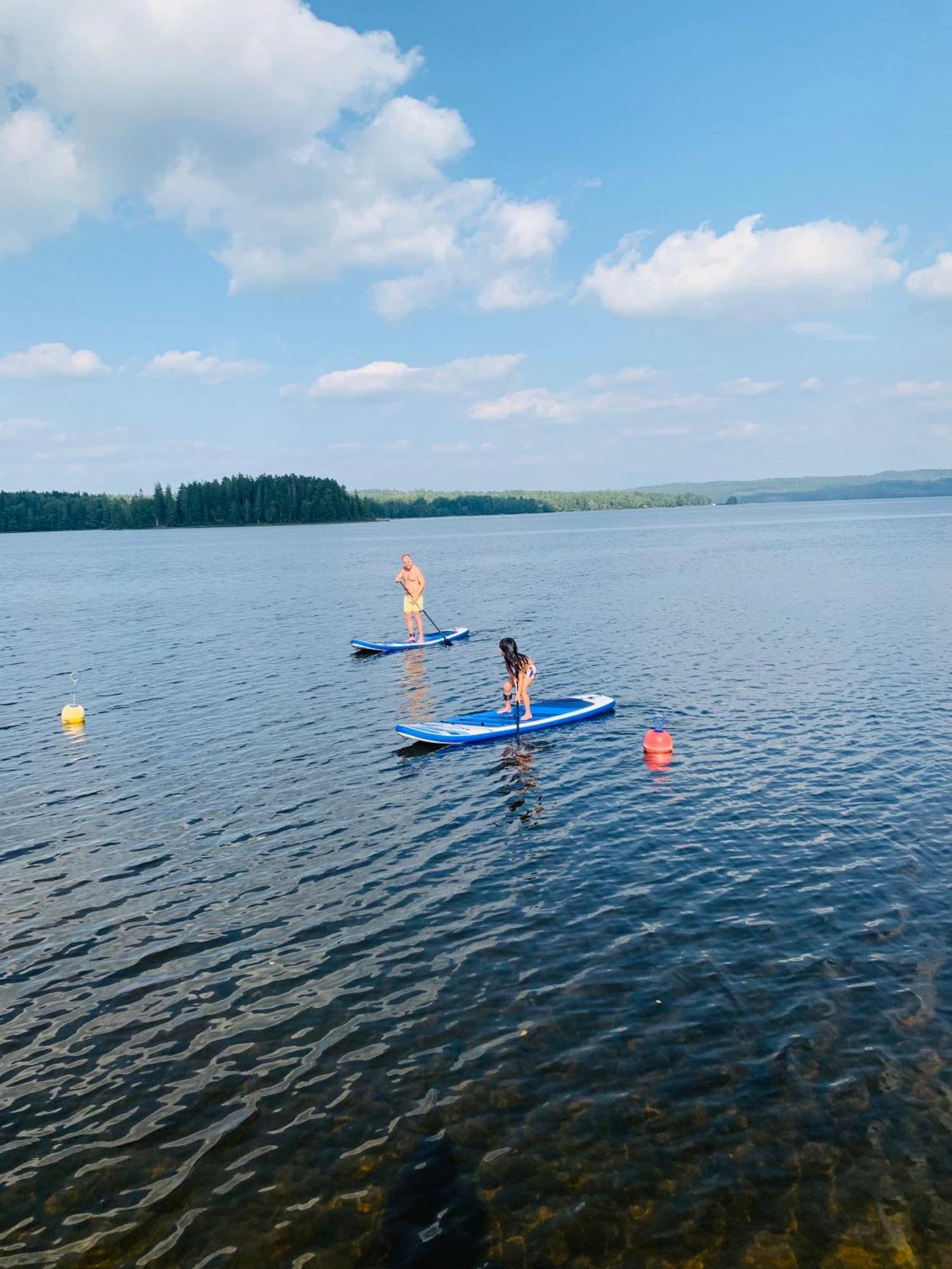 Sjoenaera Stuga Med Bat Och Bastu Ramkvilla Bagian luar foto